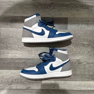 Jordan 1 retro high true blue size 8.5
